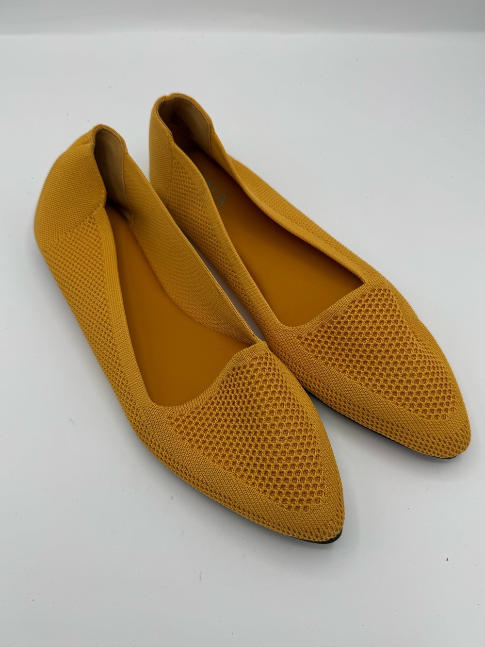 Mia Corinne Knit Flats in mustard goldenrod size 9 work office business casual